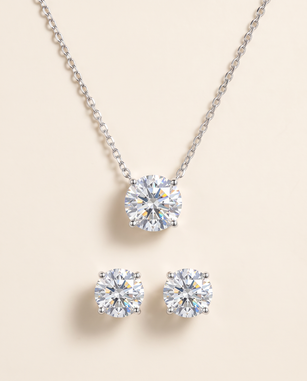 Parure Éclat : collier solitaire et boucles d'oreilles, finition argent