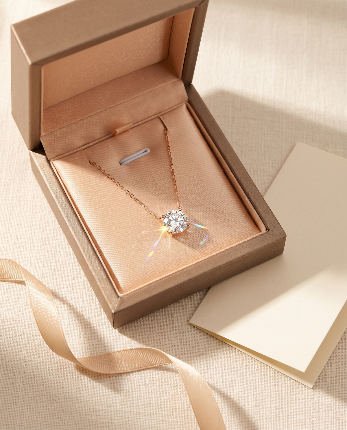 Bijou Éclat dans son écrin cadeau
