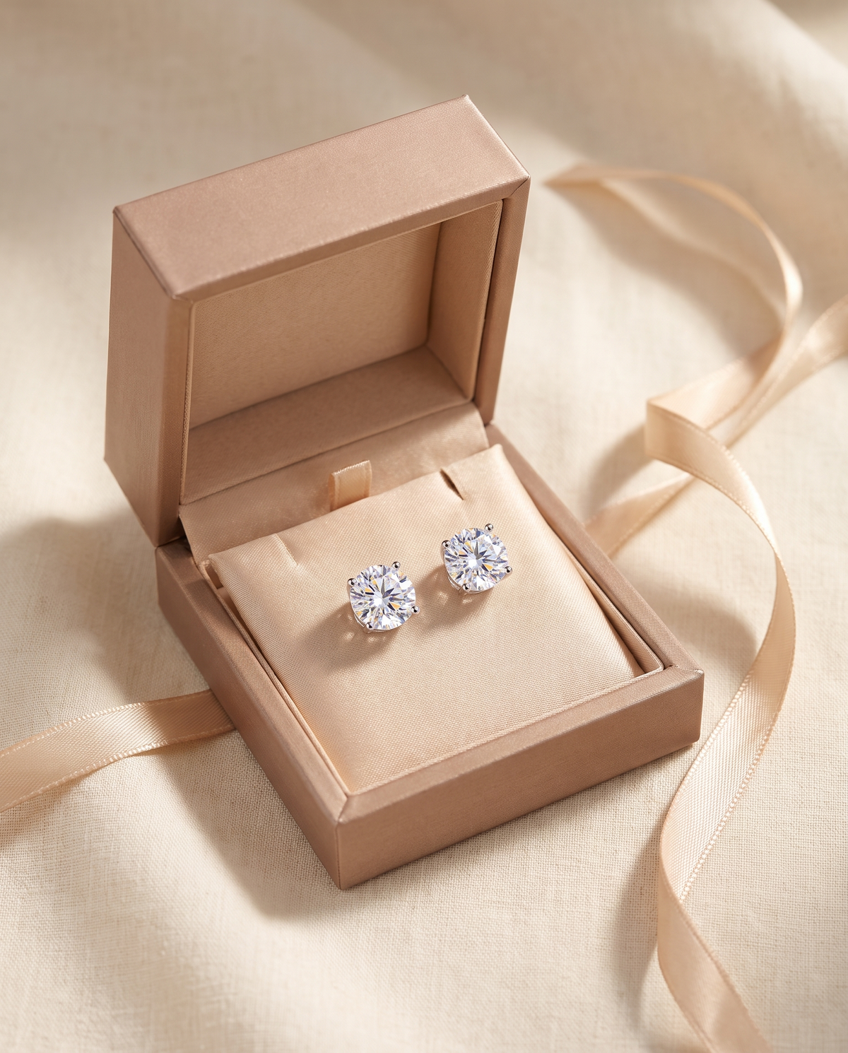 Boucles d'oreilles de la parure dans leur écrin cadeau